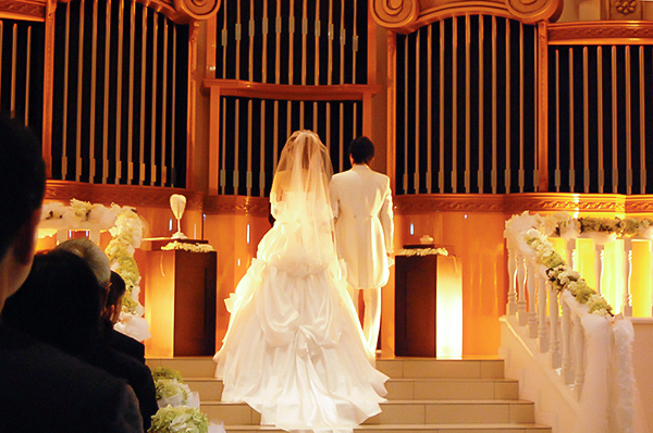 「結婚をする」はナチュラルな英語で？