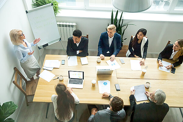 「全面的な改善が必要です」は英語で？