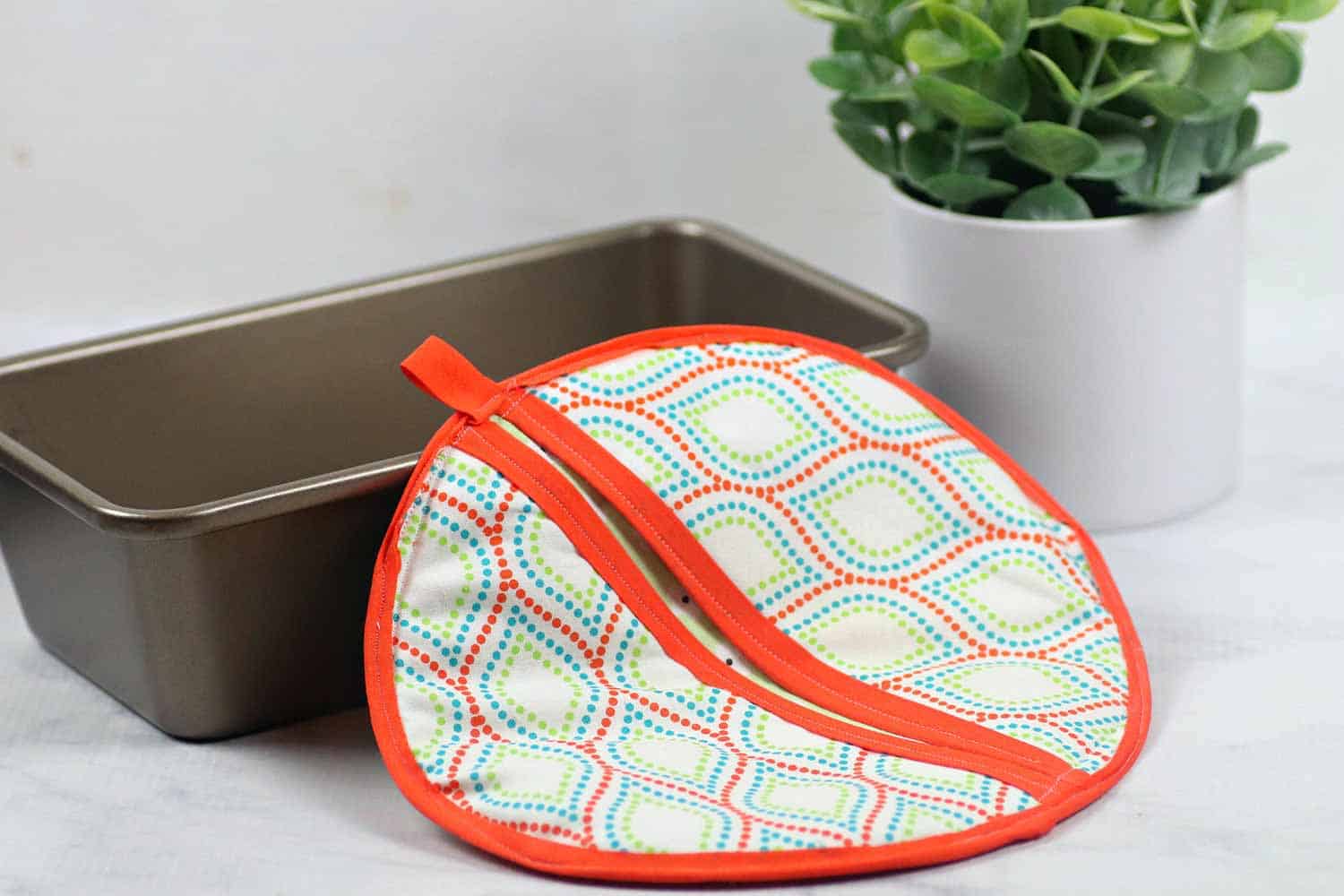 How to Sew a Round Potholder with Free Pattern