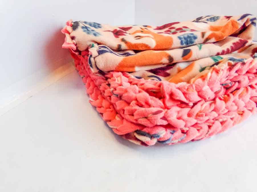 How To Make A NoSew Baby Blanket