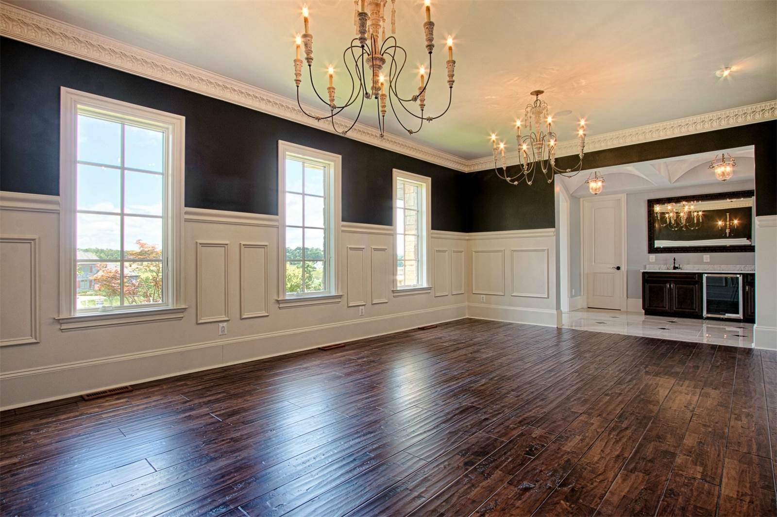What Type of Wainscoting Is Right for Your Home? Explore Different