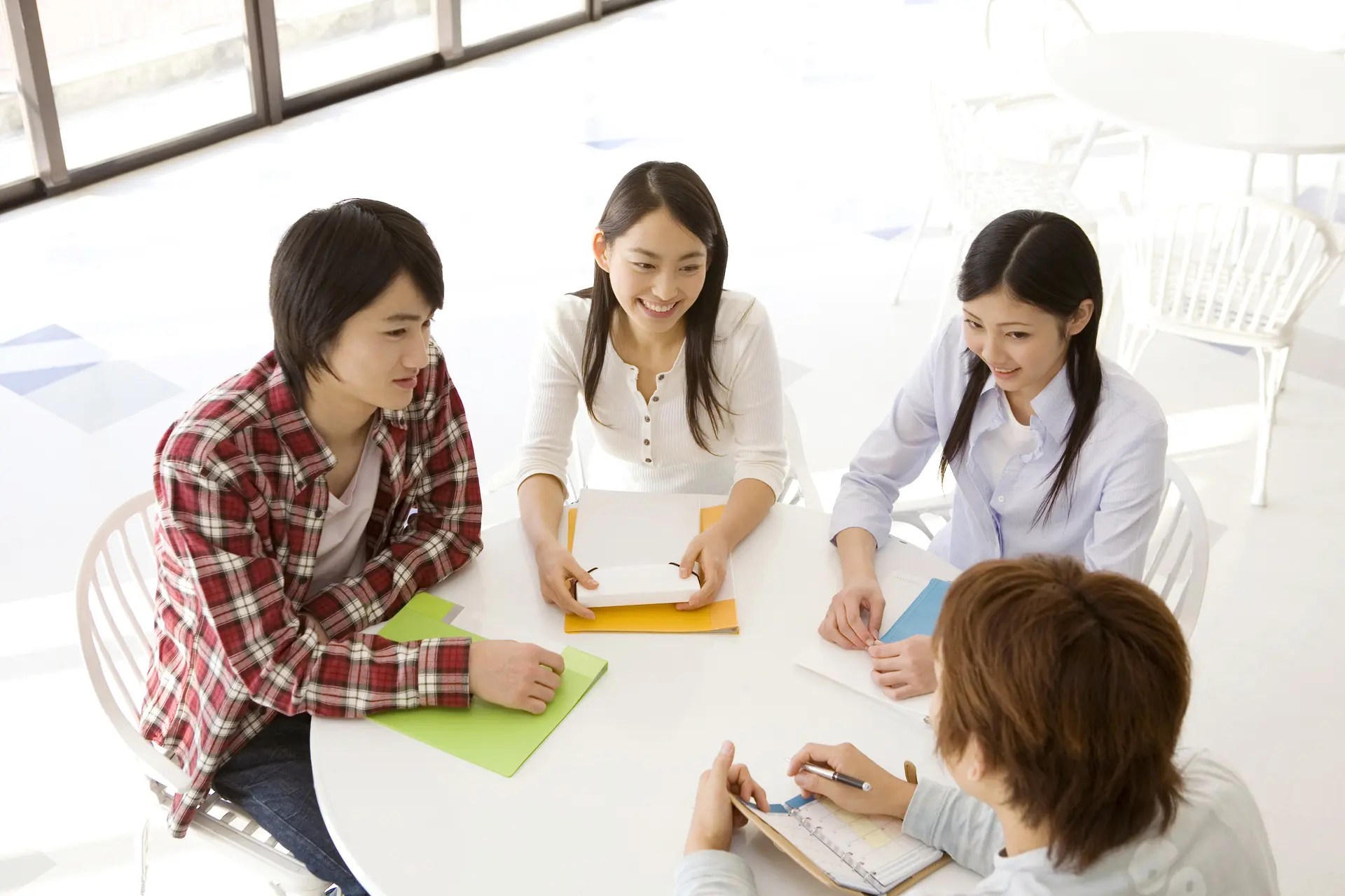 相手を不快にさせるかもしれないことは、言いたくても我慢する。 優しい人になる30の方法 HAPPY