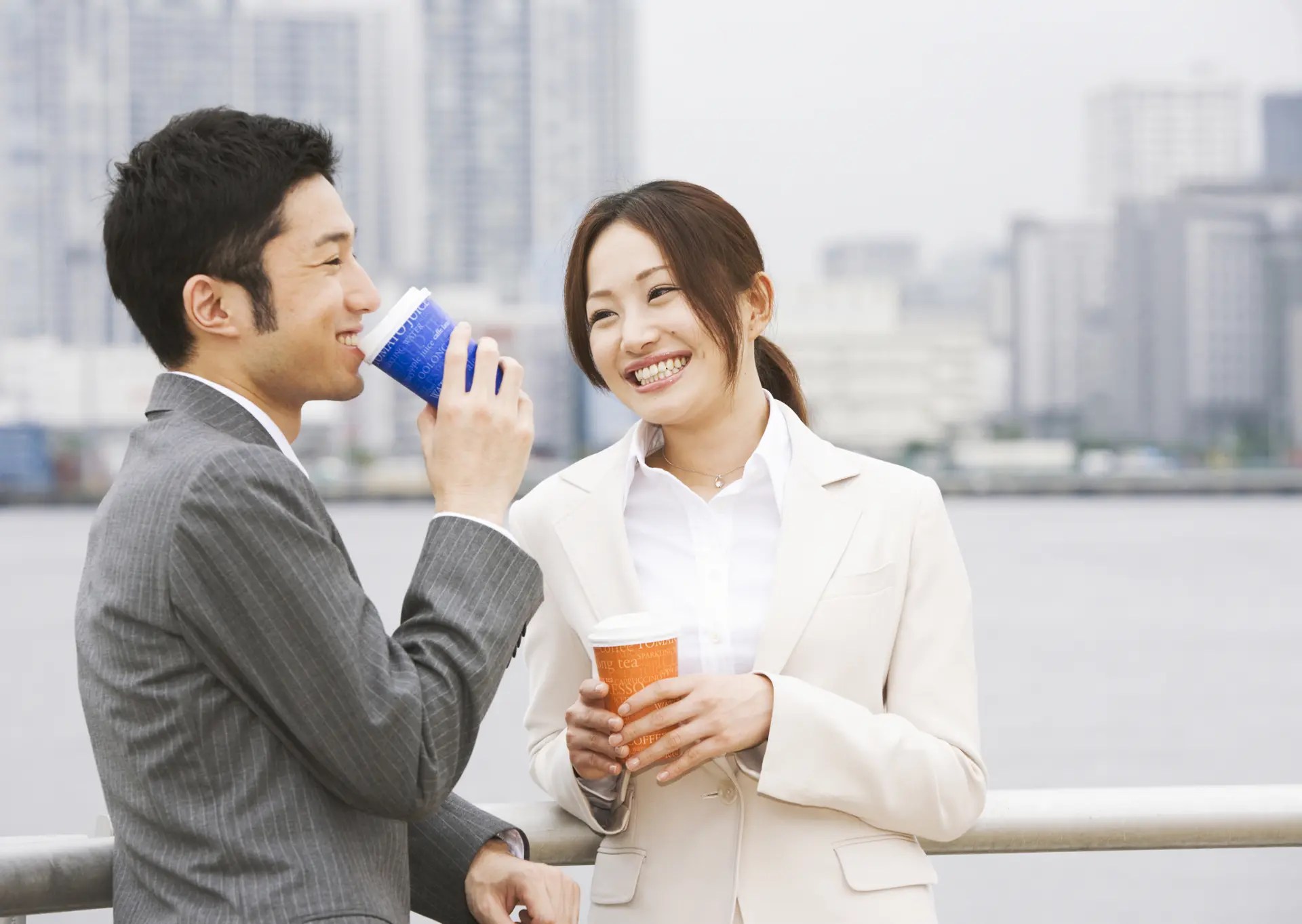 楽しい人は、会話上手。話し上手・聞き上手を心がけよう。 楽しい人になる30の方法 HAPPY LIFESTYLE