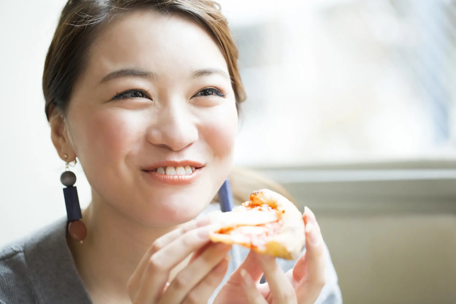 食べ物には、人を幸せにする力がある。 ユニークな視点で食生活を楽しむ30の言葉 HAPPY LIFESTYLE