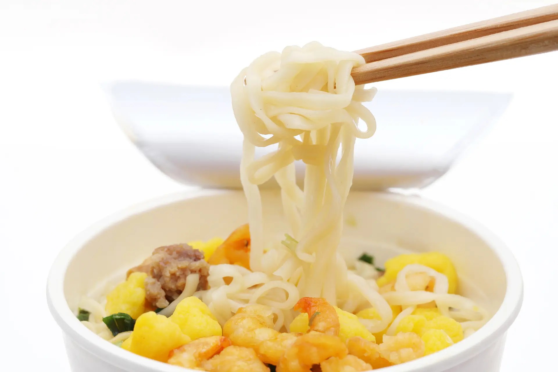 無性に食べたくなったときのカップラーメンは、最高においしい。 日々の食事をおいしく食べる30の方法 HAPPY LIFESTYLE
