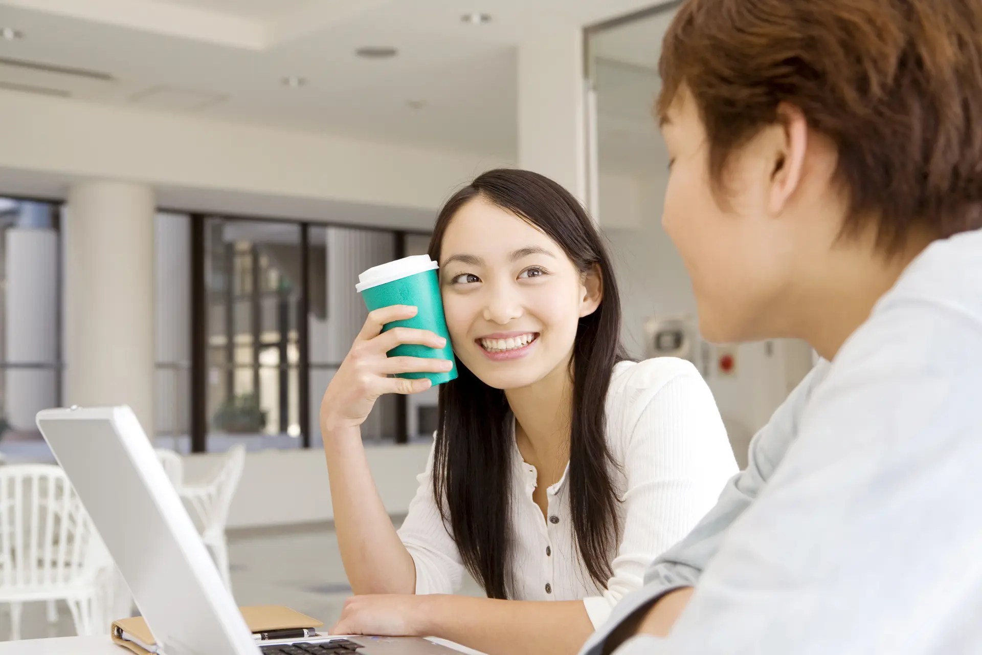 初めて会った瞬間の印象は、おおむね正しい。 運命の赤い糸を見つける30の方法 HAPPY LIFESTYLE