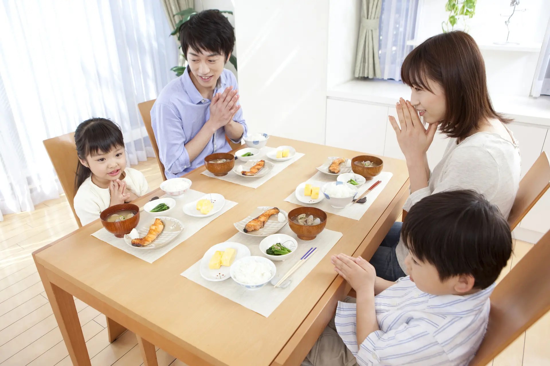 勉強のできる人は、パンよりご飯を食べる。 成績が上がる30の勉強法 HAPPY LIFESTYLE