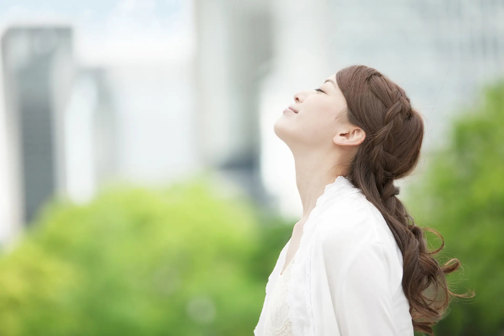 美女は、口呼吸ではなく、鼻呼吸。 痩せて美人に見える30の着こなし術（女性編） HAPPY LIFESTYLE