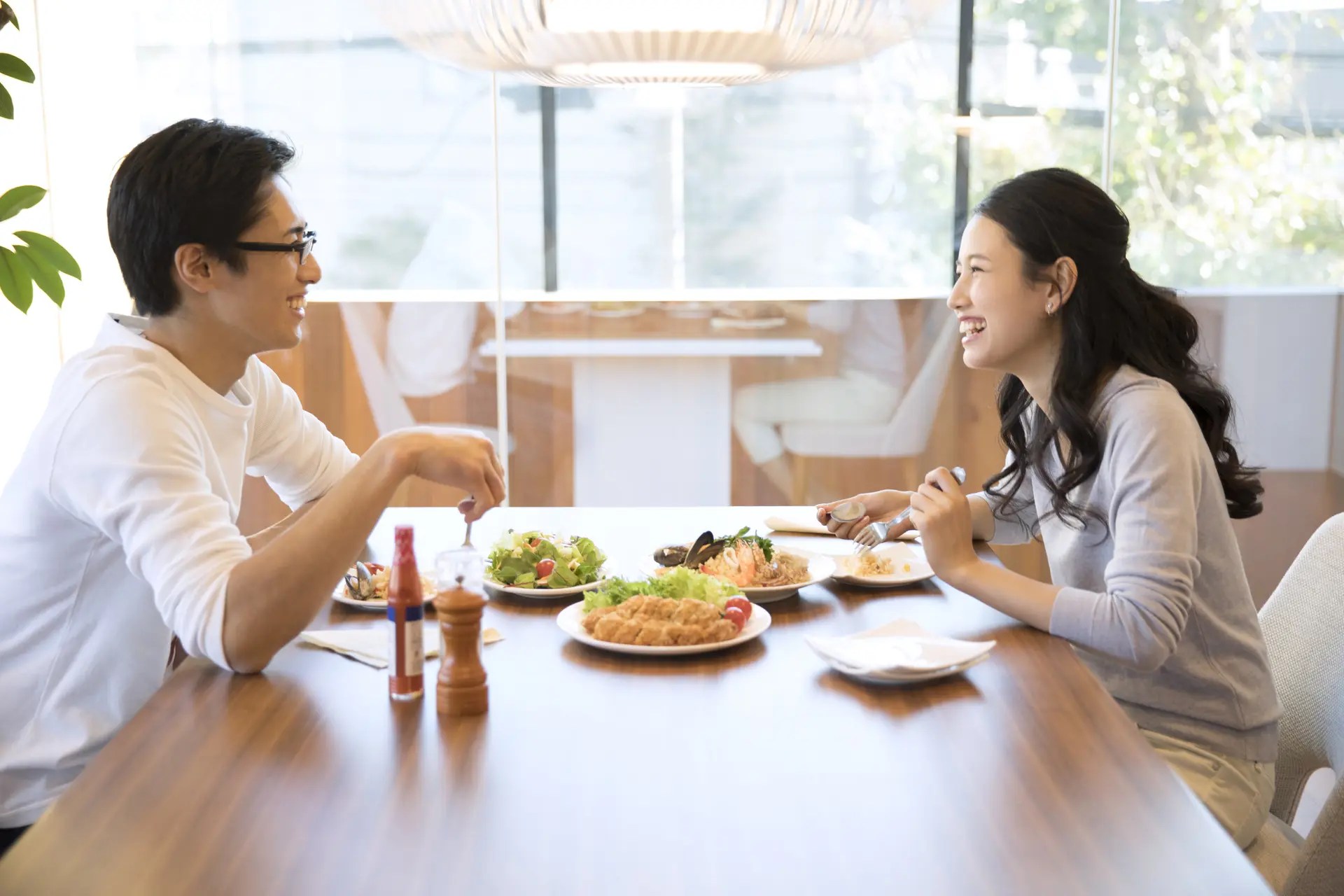 妻の食事を褒めるほど、料理の腕も味も向上する。 夫が心がけたい夫婦円満の30の心得 HAPPY LIFESTYLE