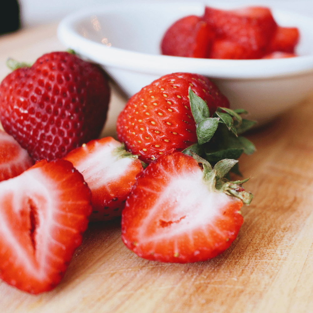 What Goes Well with Lemon in Desserts? (9 Ingredients) Happy Muncher