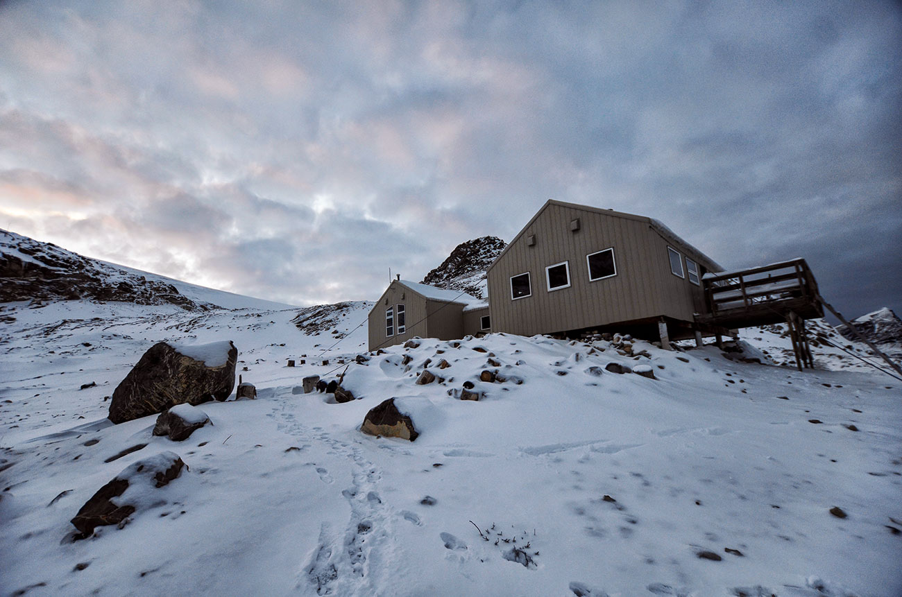 Overnight Hike to Bow Hut in Banff National Park HappyWhenHiking