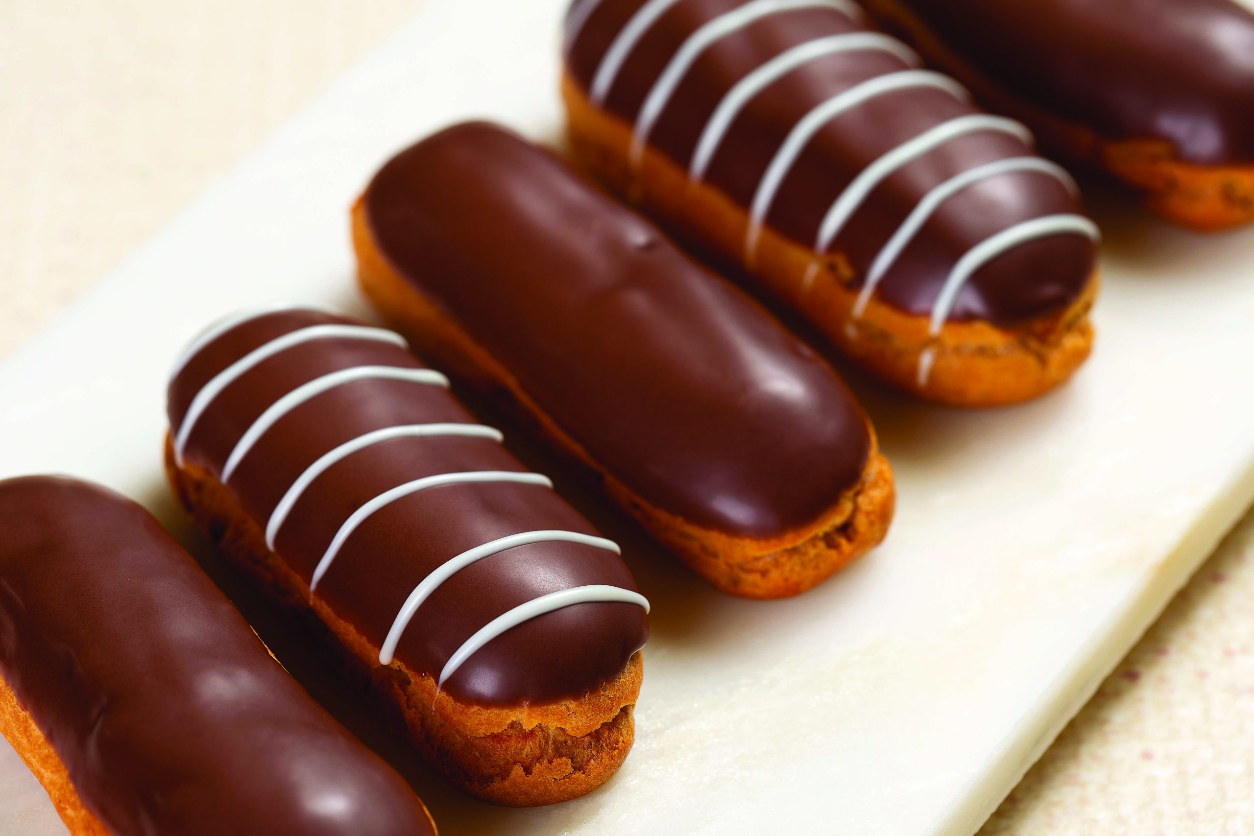 Éclair Recheada com Ganache de Chocolate Harald