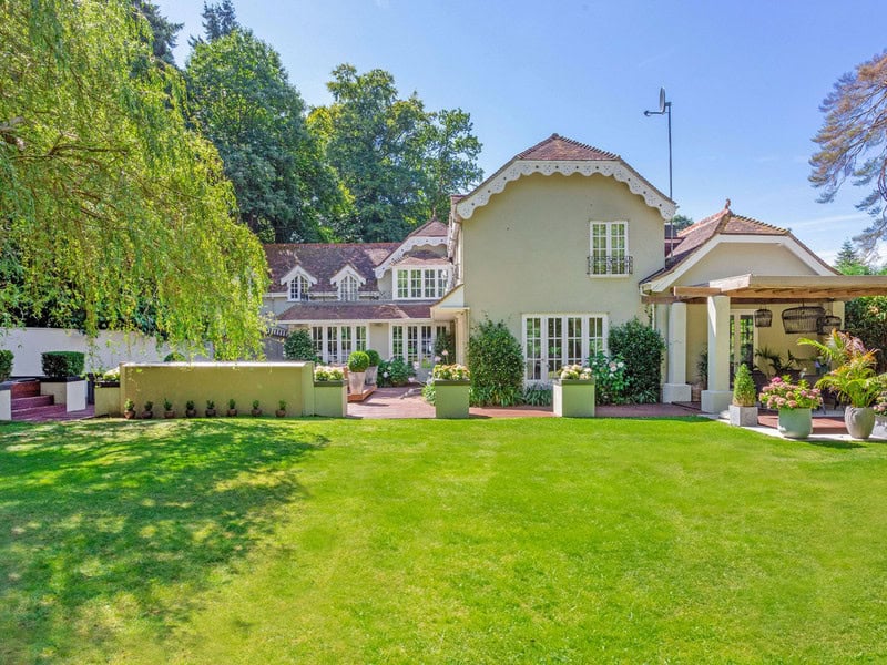 Estate Agents. Buy & Sell your House or Property in London or the Country