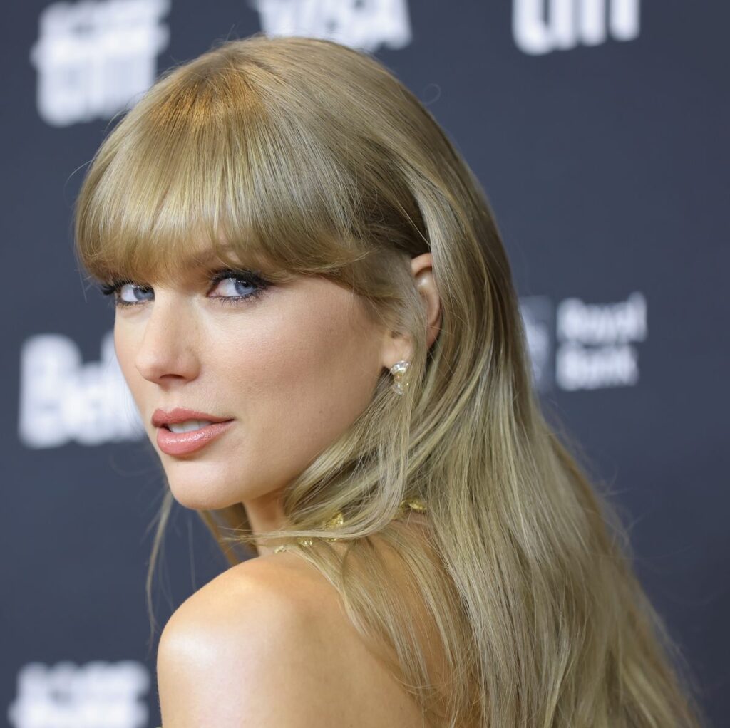 Inside Taylor Swift's Former 67k NYC Cornelia Street Home(03)