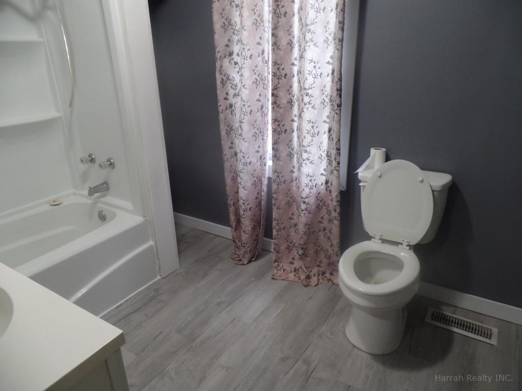 Harrah Realty INC. COME AND SEE FOR YOURSELF, City Bloomfield