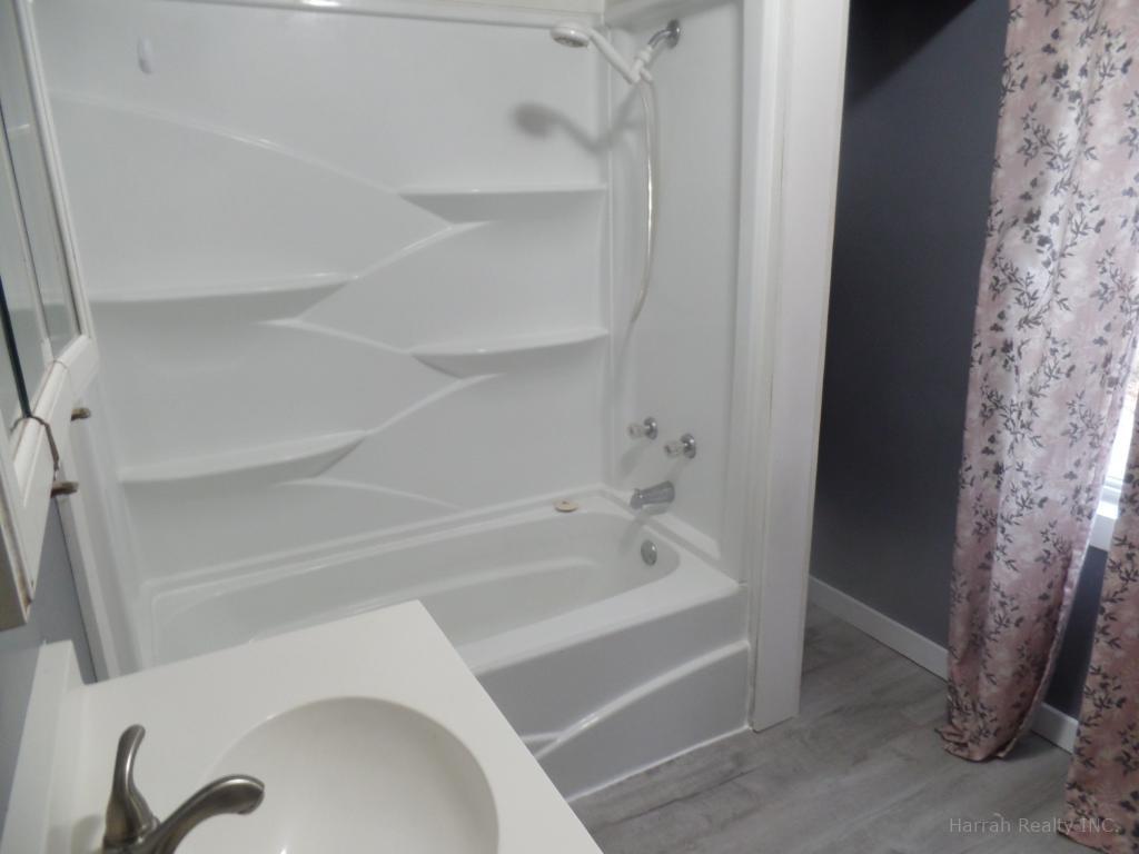 Harrah Realty INC. COME AND SEE FOR YOURSELF, City Bloomfield