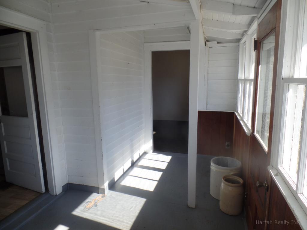 Harrah Realty INC. QUAINT HOME ON A QUIEET SIDE STREET, City Bloomfield