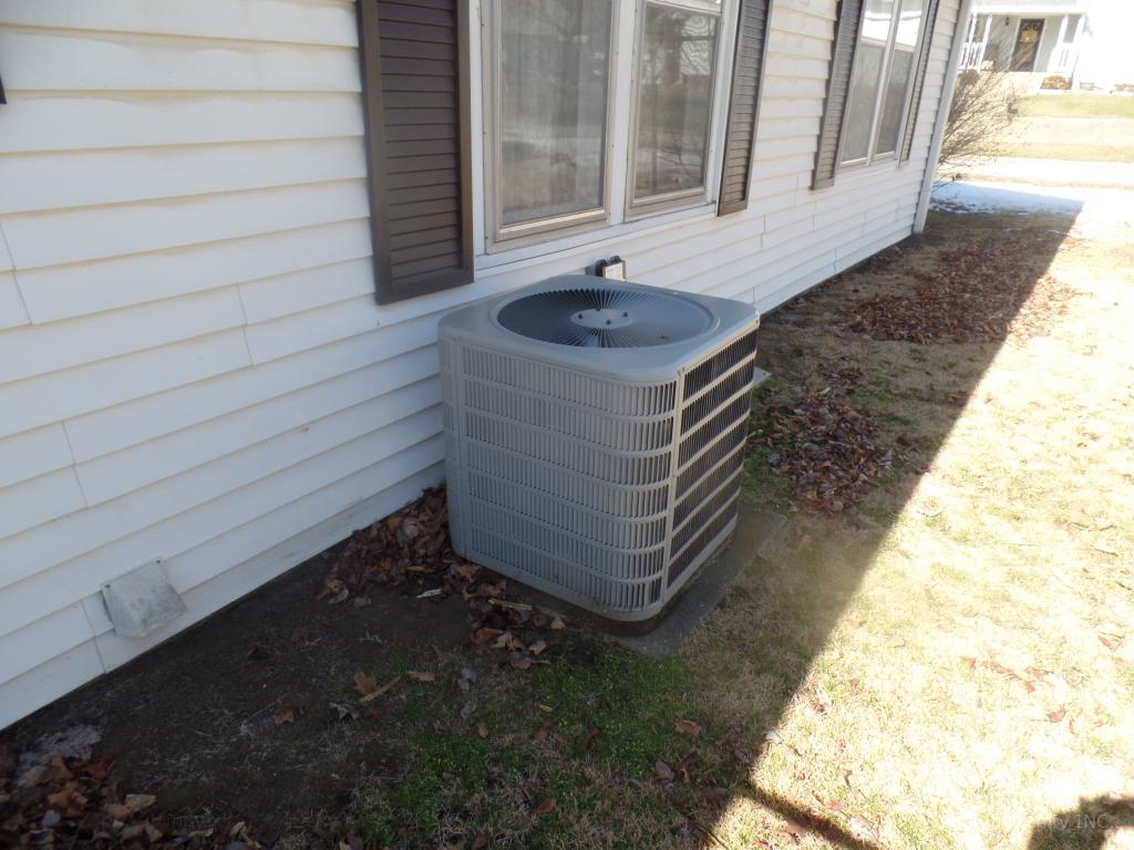 Harrah Realty INC. QUAINT HOME ON A QUIEET SIDE STREET, City Bloomfield