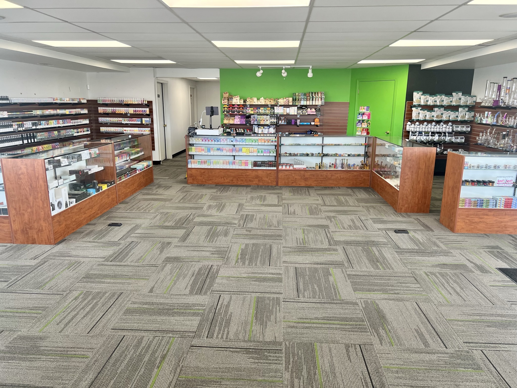 Our Smoke and Vape Shop Is Now Open In Harrisonville, MO! Smokers Heaven