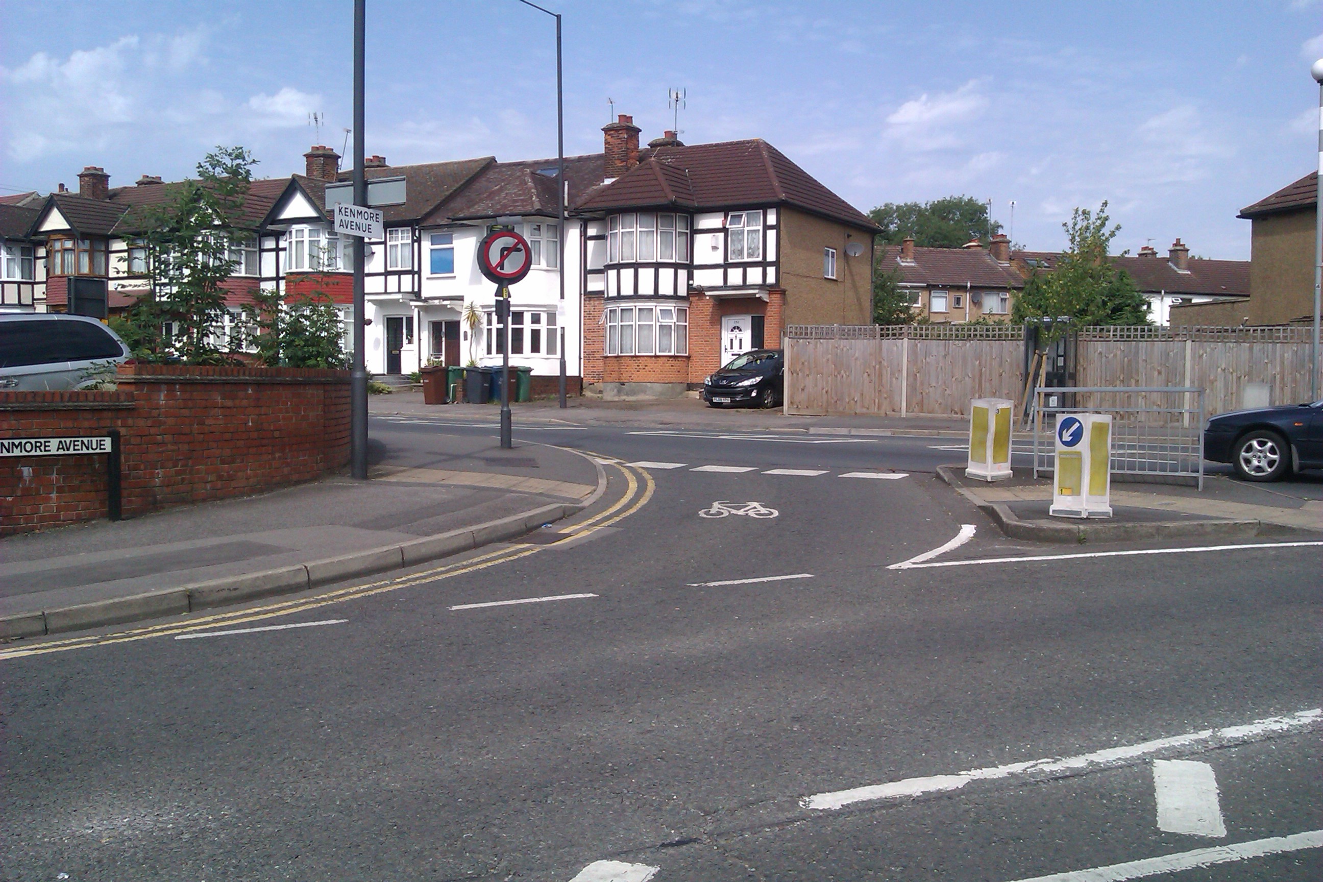Harrow CycleStreets » Photo 44342 The turning from Kenmore Avenue into