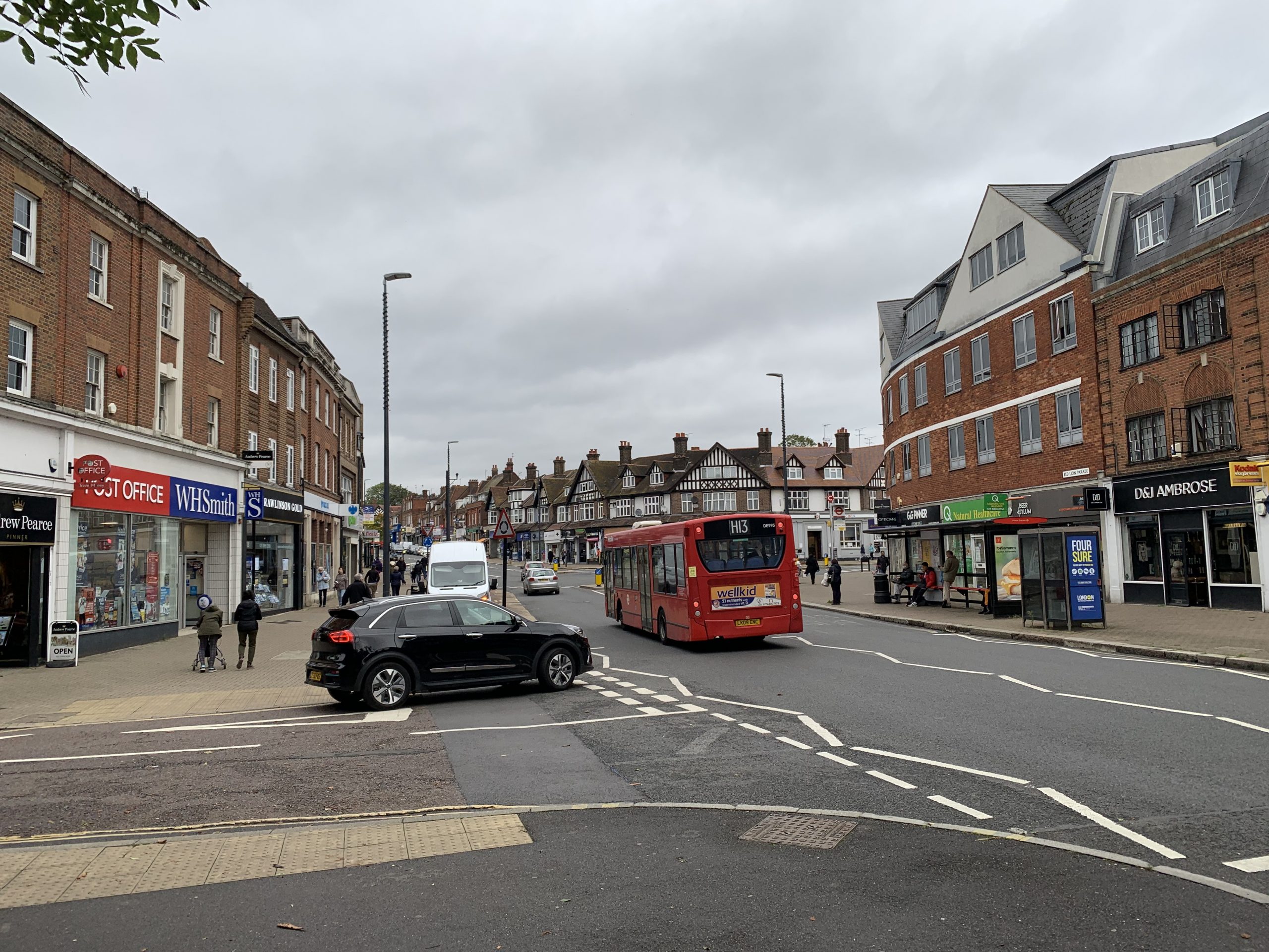 Pinner community urged to stay alert after phones and bank cards stolen