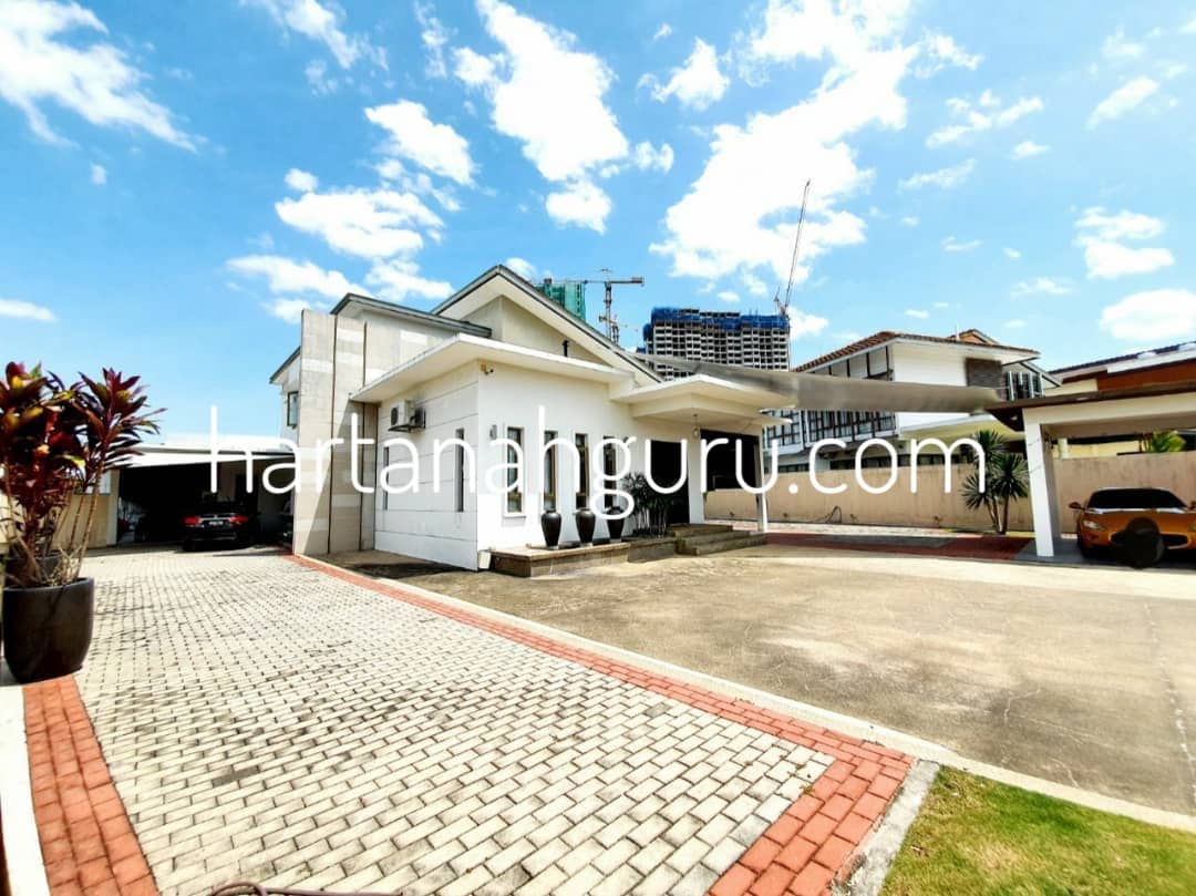 2 Sty Bungalow House For Sale at Banyan Close Sek 1 Bukit