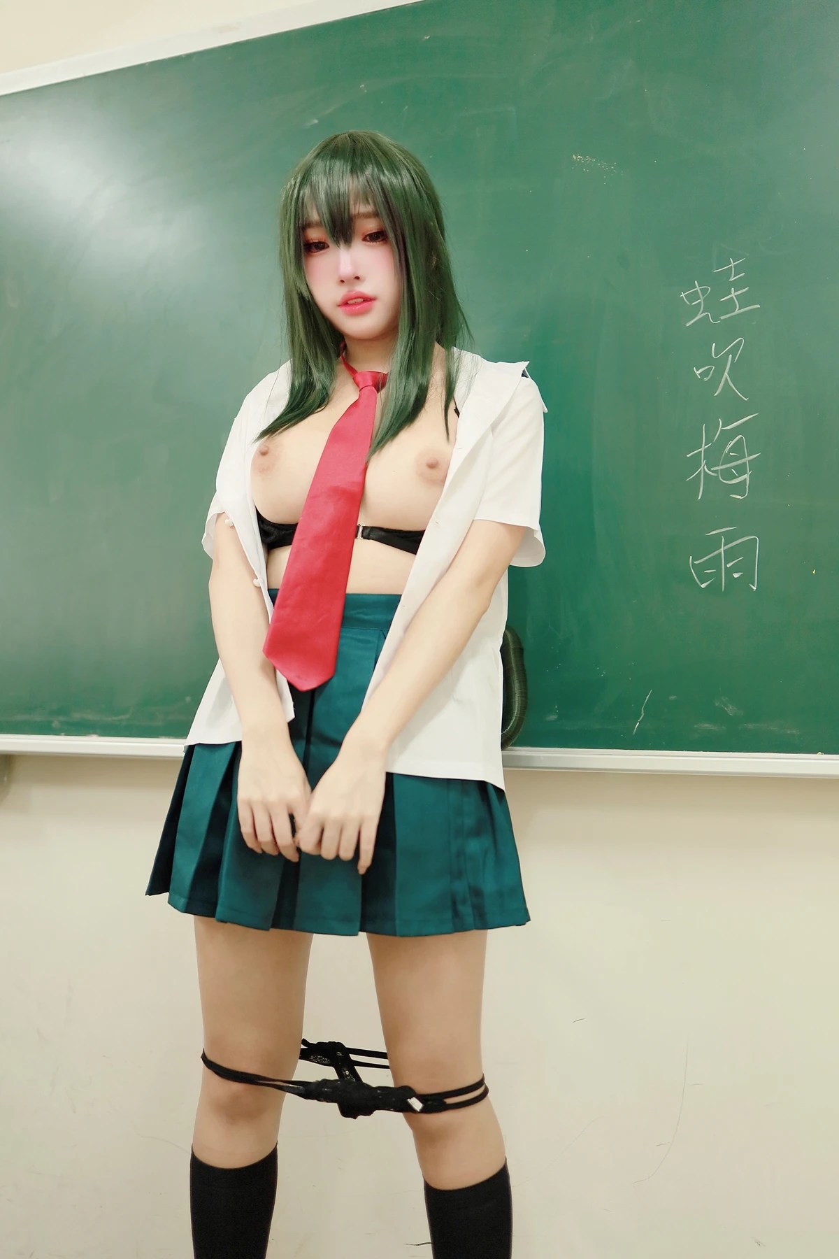 慕慕Momo Cosplay 剎那Setsuna与蛙吹梅雨学生服