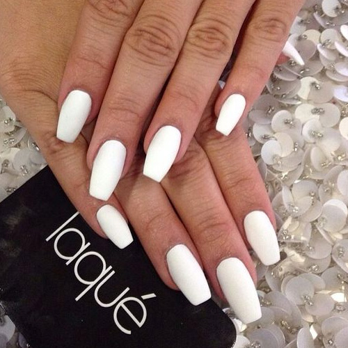 16 Best Vibrant White Nail Manicures