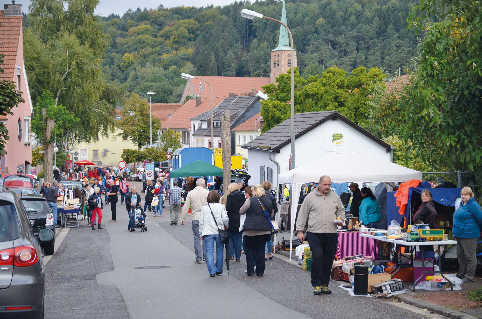 31. Flohmarkt mit interessanten Angeboten Hassel Saar