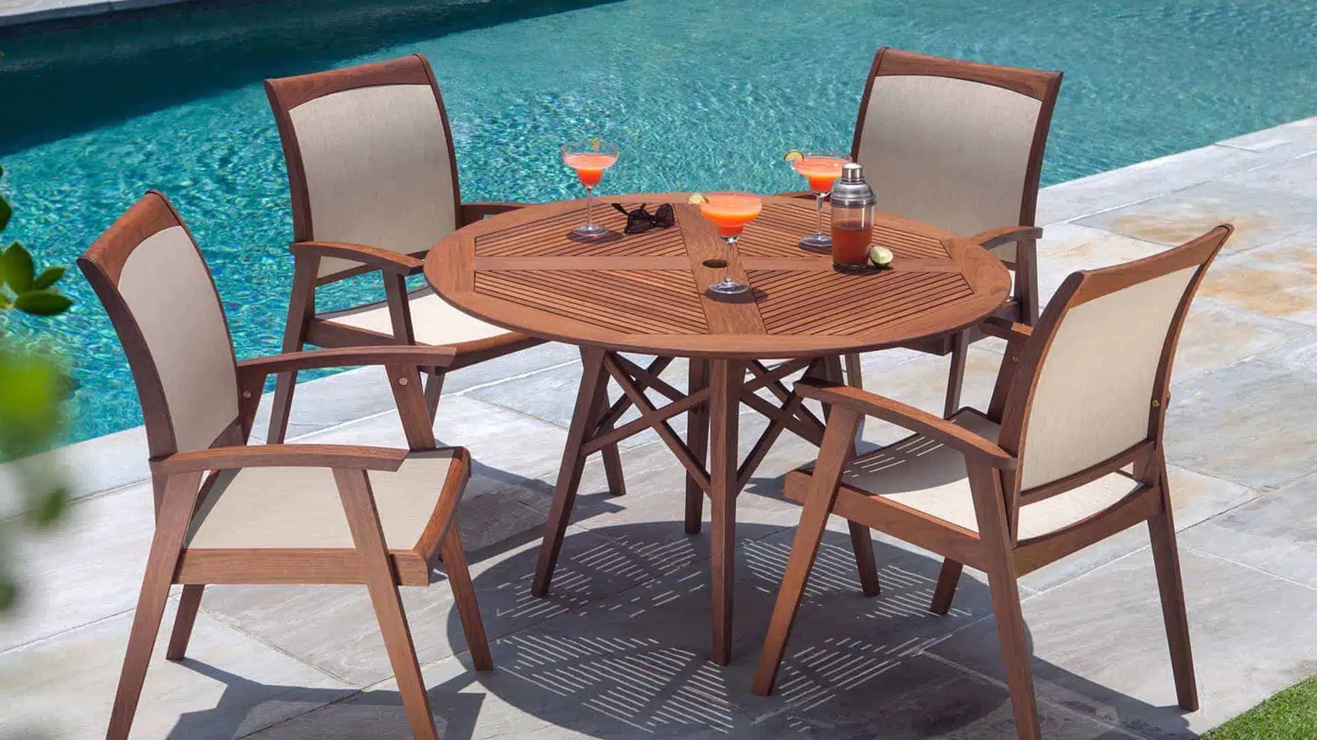 Jensen Opal 48 Round Table Elegant & Durable Outdoor Dining