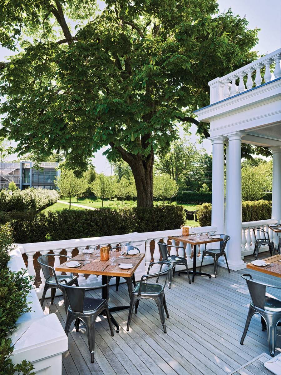 Outdoor Dining in the Hamptons A Guide to the Best Summer Spots