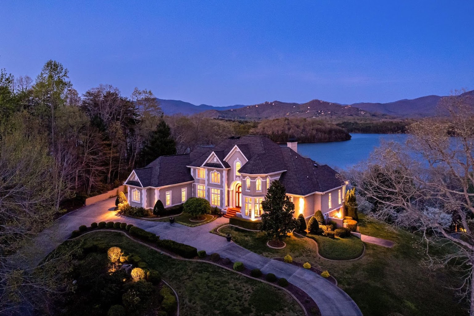 Atlanta’s Top Luxury Real Estate Agents Of Berkshire Hathaway