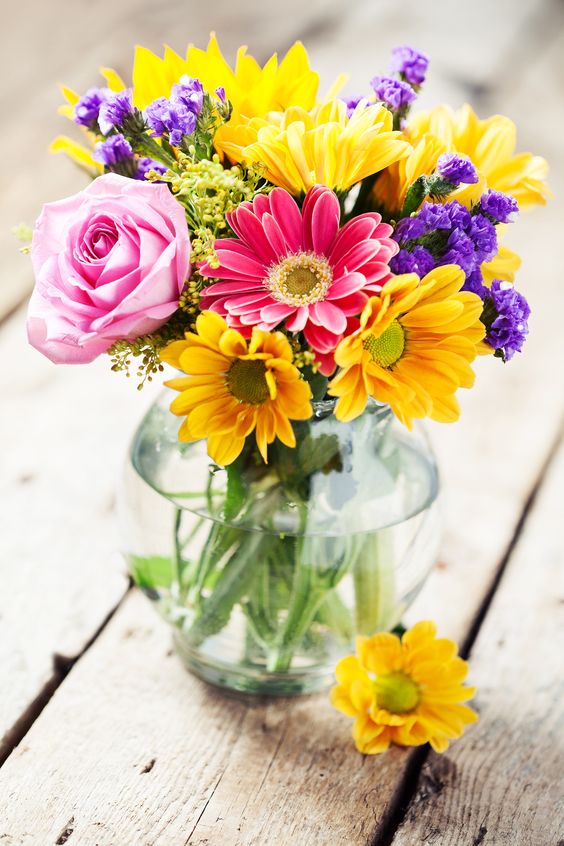 How to Celebrate Mother’s Day Virtually If You Can’t See Your Mom IRL