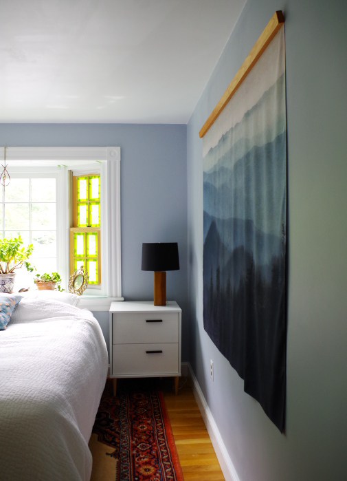 How To Decorate Your Dorm Without Damaging Your Walls