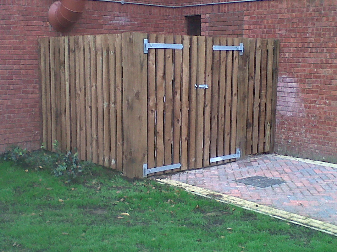 Vale House, Essex Havering Fencing