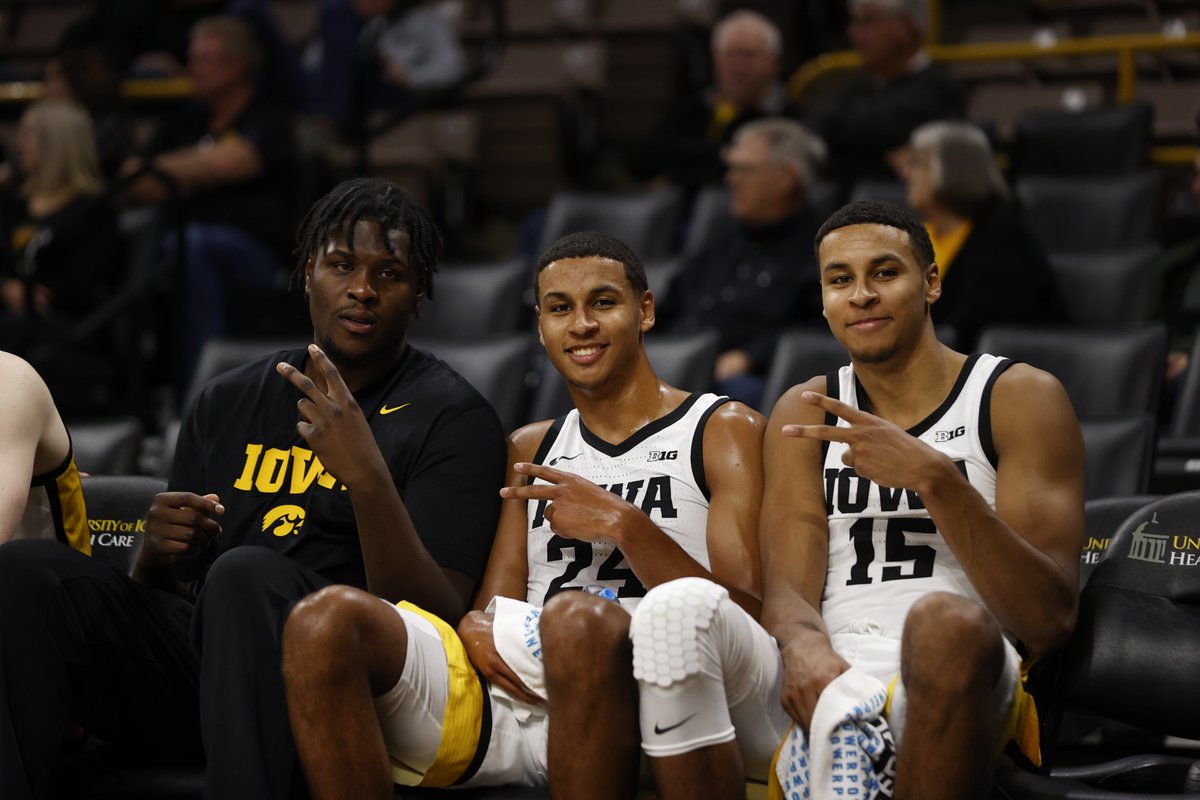 Murray brothers, Bohannon shine as Hawkeyes rout Longwood 10674 Hawk