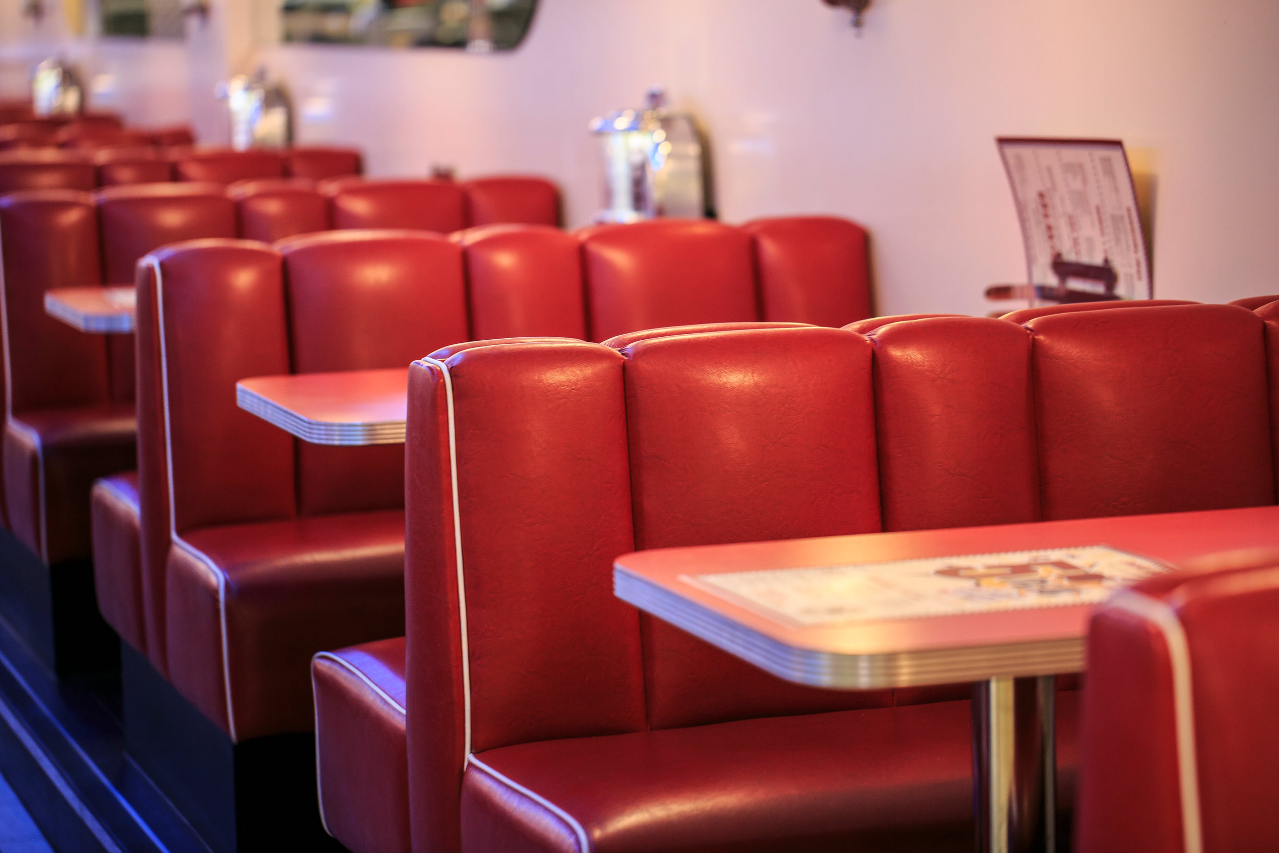 4 Benefits of Custom Restaurant Booths Hawk Industries