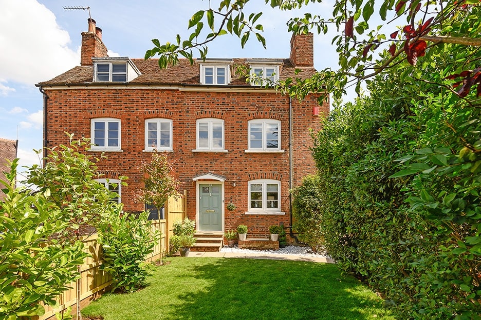 3 bedroom semidetached house Esher Hawksman
