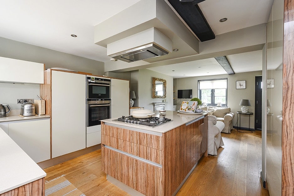 3 bedroom semidetached house Esher Hawksman