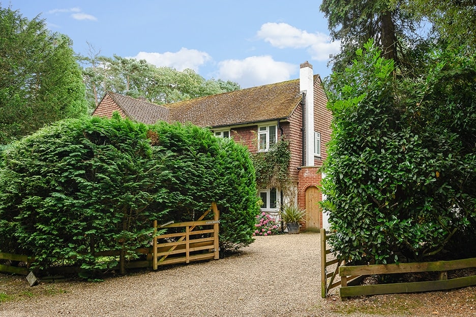 4 bedroom detached house for sale WaltononThames Hawksman