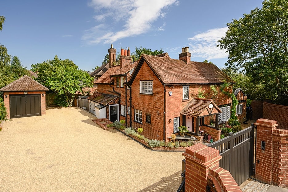 3 Bedrooms, Leatherhead Road, Oxshott Hawksman