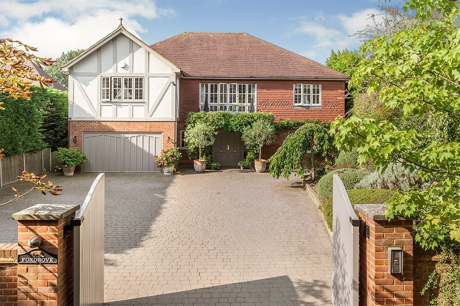 Foxgrove, Knipp Hill, Cobham Hawksman