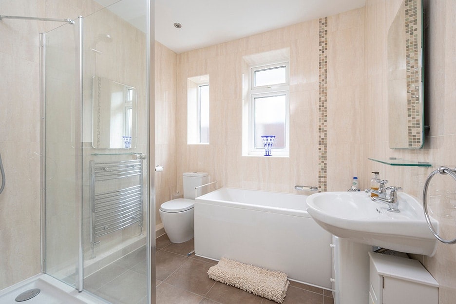 3 Bedrooms, Lower Wood Road, Claygate Hawksman