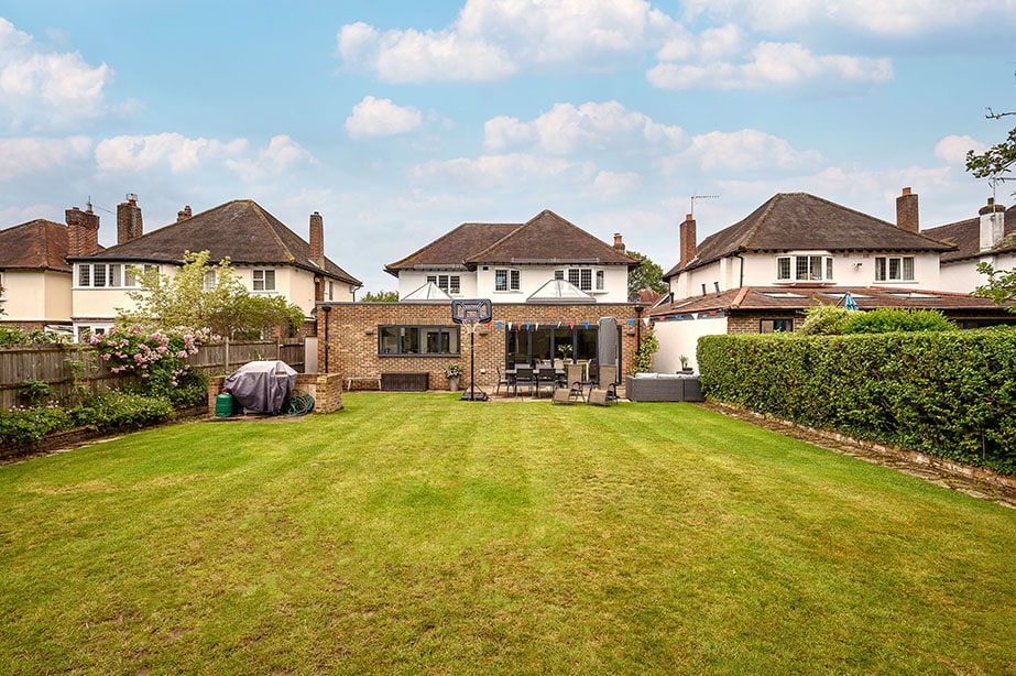 4 Bedrooms, Hinchley Drive, Esher Hawksman