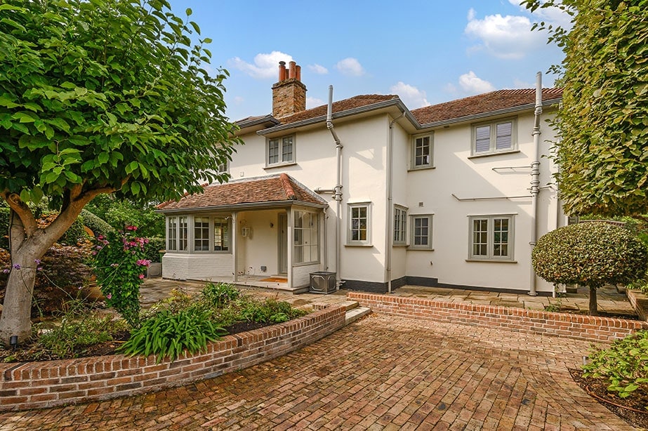 3 Bedrooms, Esher Green, Esher Hawksman