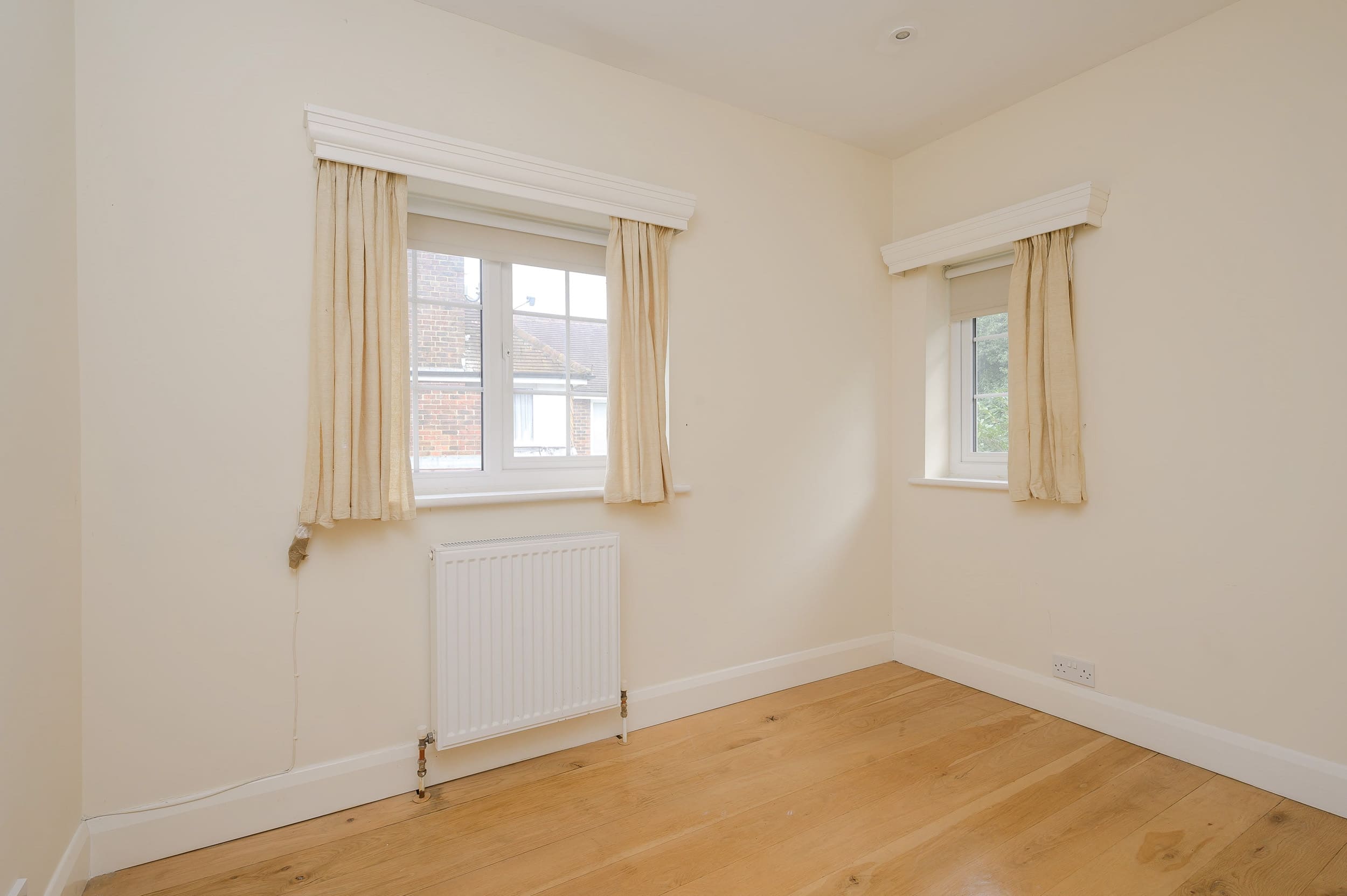 4 Bedrooms, Winchester Close, Esher Hawksman