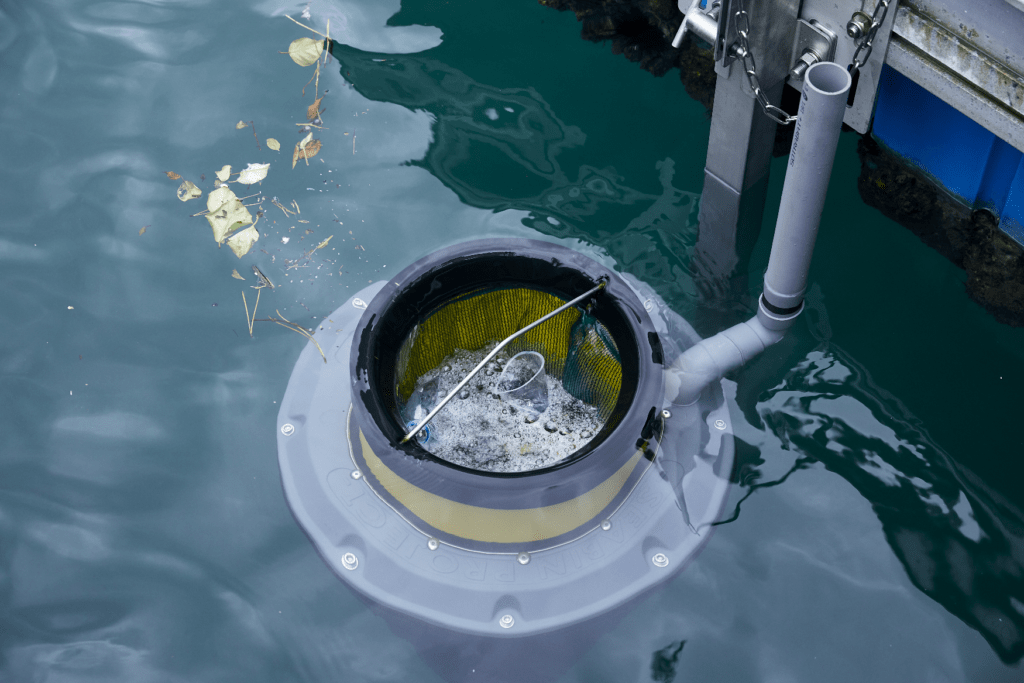 海洋浮遊ごみ回収機「SEABIN」共同運用開始 葉山マリーナ