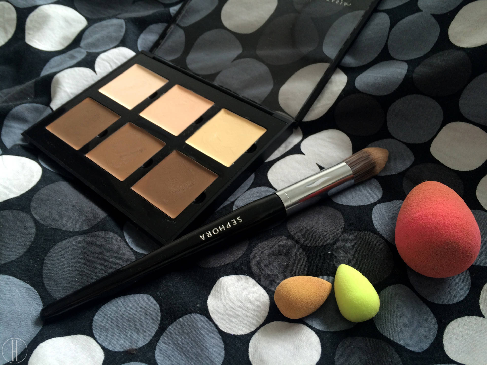 The Anastasia Beverly Hills Cream Contour Palette Hayle Olson