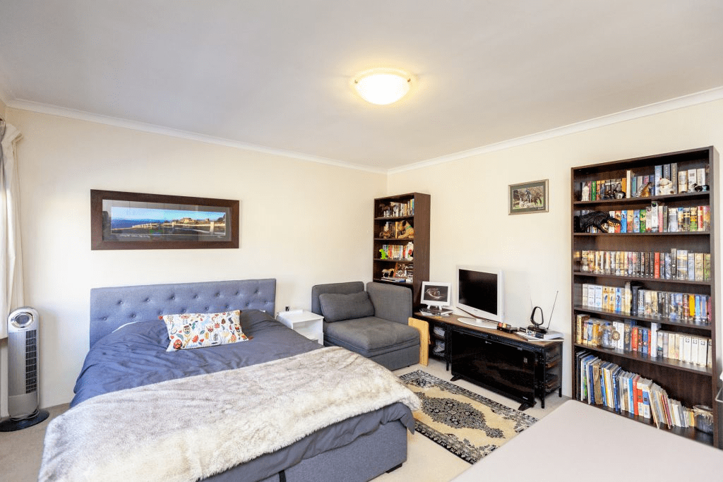 Properties under 400k listed right now & sold recently Hayman Partners