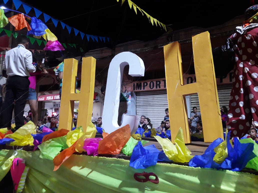 Carroza de HCH fue sensación en desfile de la feria de El Progreso